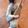 Jeune fille assise jouant du luth - Porcelaine chinoise – Image 3
