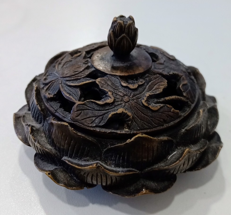 Petit brûle encens chinois en bronze - Fleur de lotus