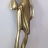 Femme africaine - Statue stylisée en laiton sur socle bois – Image 4