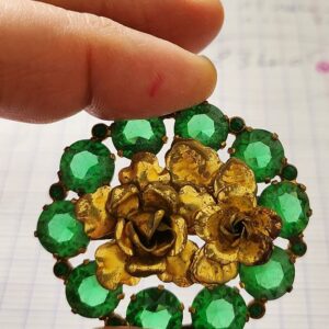 Broche vert émeraude en cristal de bohème, forme de cercle - Estampillée Czechoslovakia 187- Années 30