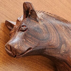 Hyène en bois sculpté