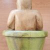 Gros bébé dans son bain - Sculpture en bois massif cérusé – Image 4