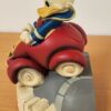 Donald en voiture rouge - Statuette © Démons & Merveilles ® - Résine – Image 5