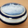 Bonbonnière en porcelaine - Limoges Tharaud -  Motif chérubins - ∅ 15,5 cm – Image 2
