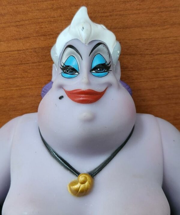 Ursula, la poupée de la méchante du dessin animé  la petite sirène (little Mermaid) - Disney Officiel