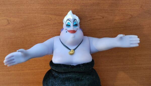 Ursula, la poupée de la méchante du dessin animé  la petite sirène (little Mermaid) - Disney Officiel – Image 4