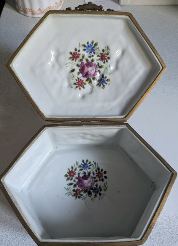 Coffret en porcelaine Capodimonte – Image 6