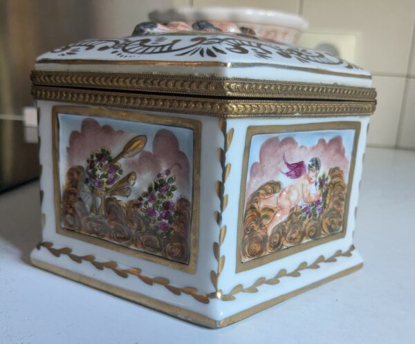 Coffret en porcelaine Capodimonte – Image 3