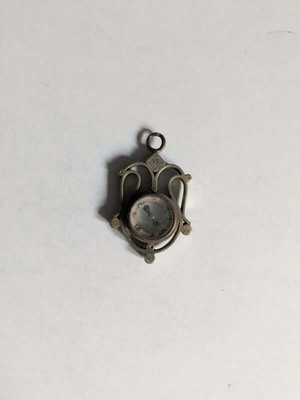Pendentif avec un vrai compas