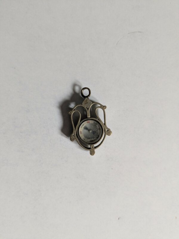 Pendentif avec un vrai compas – Image 2