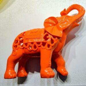Éléphant orange en résine