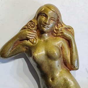 Statuette en bronze  signée H. MOLINS - Femme nue accroupie