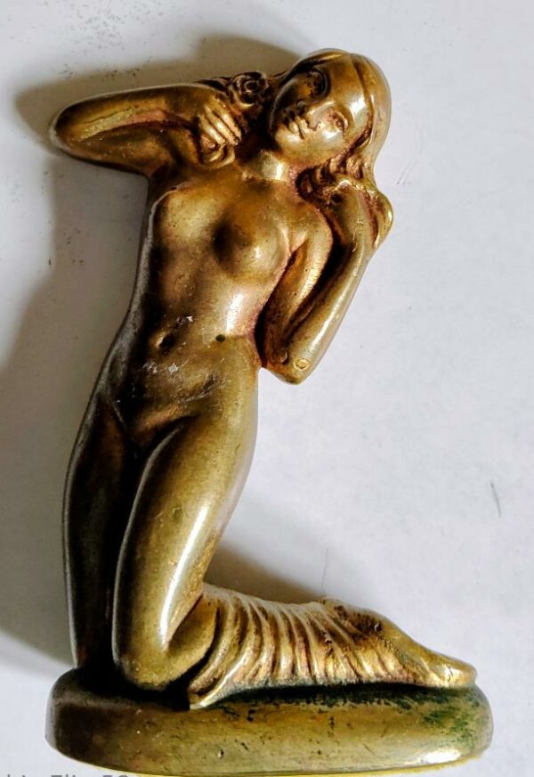 Statuette en bronze  signée H. MOLINS - Femme nue accroupie – Image 2