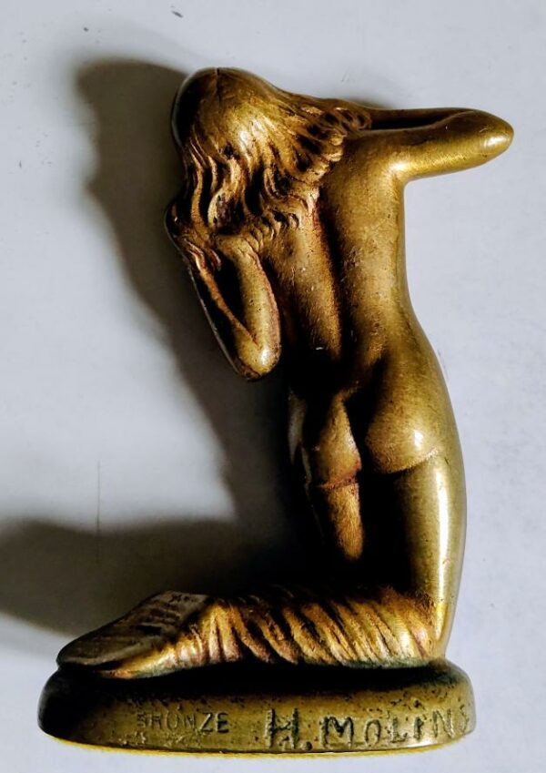 Statuette en bronze  signée H. MOLINS - Femme nue accroupie – Image 3
