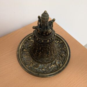 CLOCHETTE LITURGIQUE ET SON SUPPORT EN BRONZE