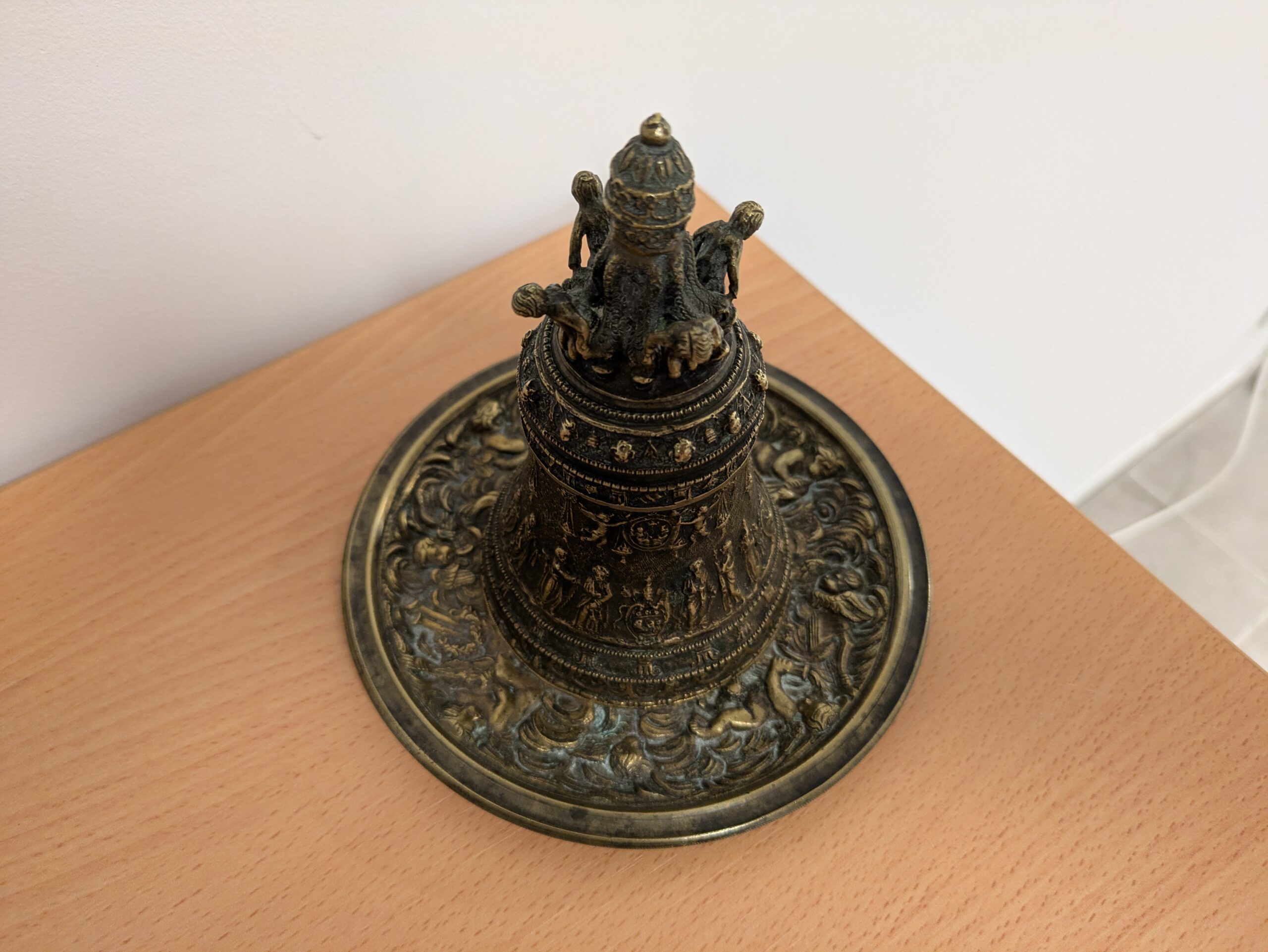 CLOCHETTE LITURGIQUE ET SON SUPPORT EN BRONZE