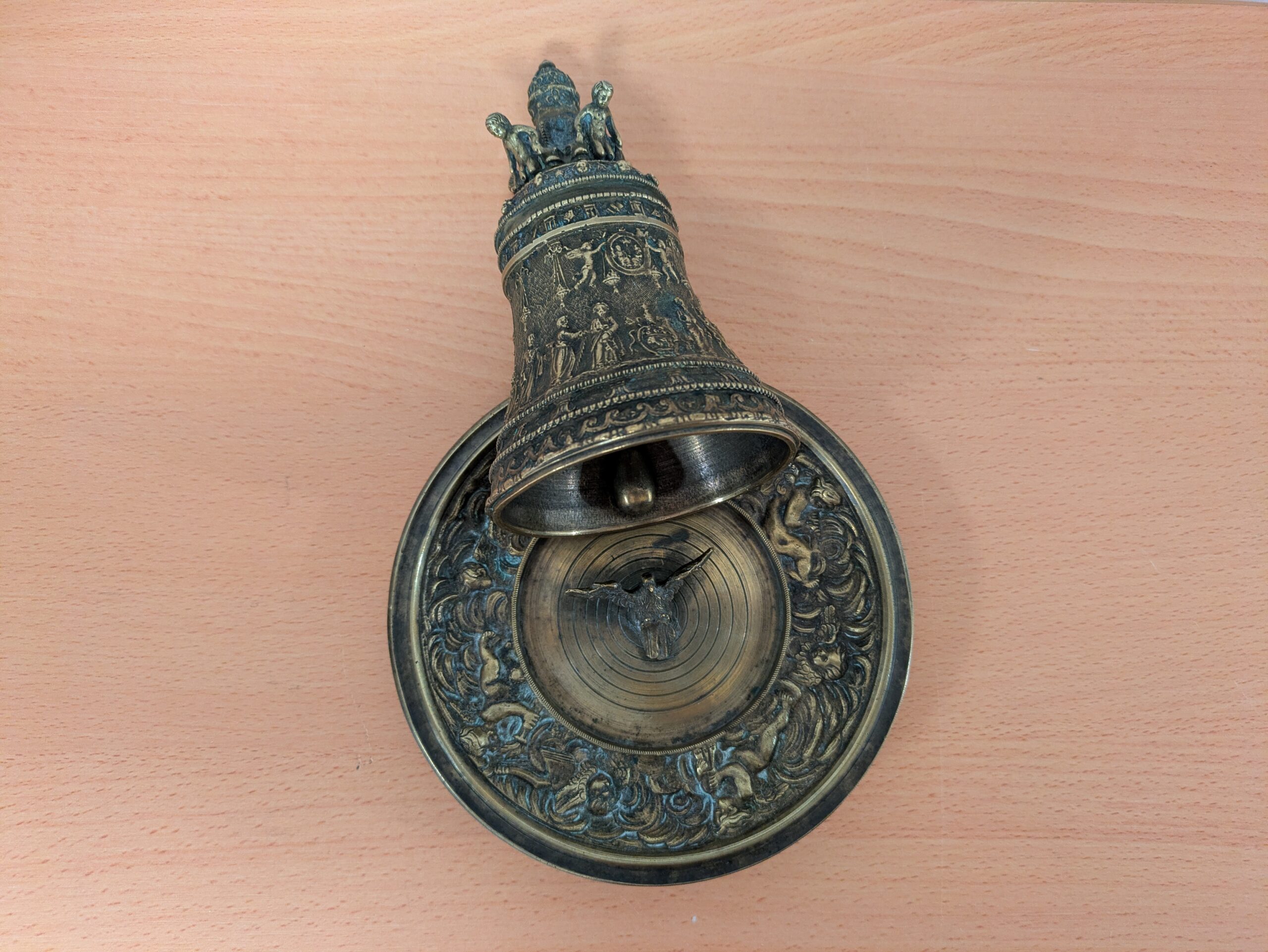 CLOCHETTE LITURGIQUE ET SON SUPPORT EN BRONZE – Image 5