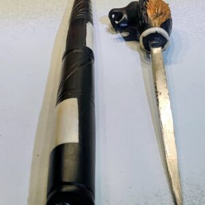 Dague africaine avec son fourreau en bois sculpté - incrustations en os