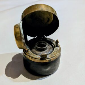Ancien encrier de Voyage en laiton ciselé XIXe Napoléon III