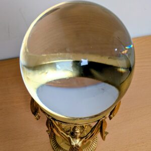 Boule de cristal décorative vintage – Crystal Visions – support doré