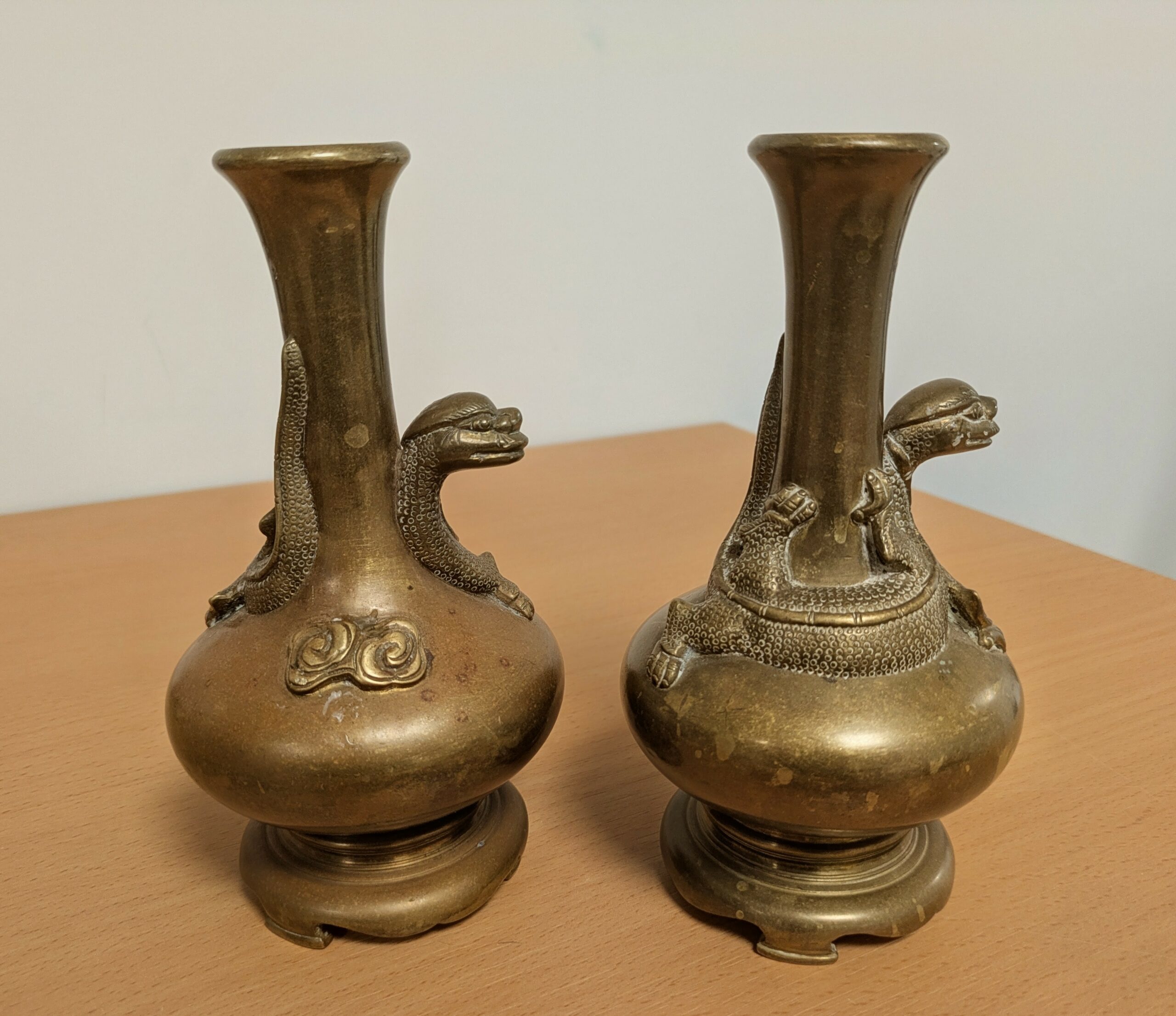 Paire de vases chinois bronze dragons vintage art asiatique – Image 2